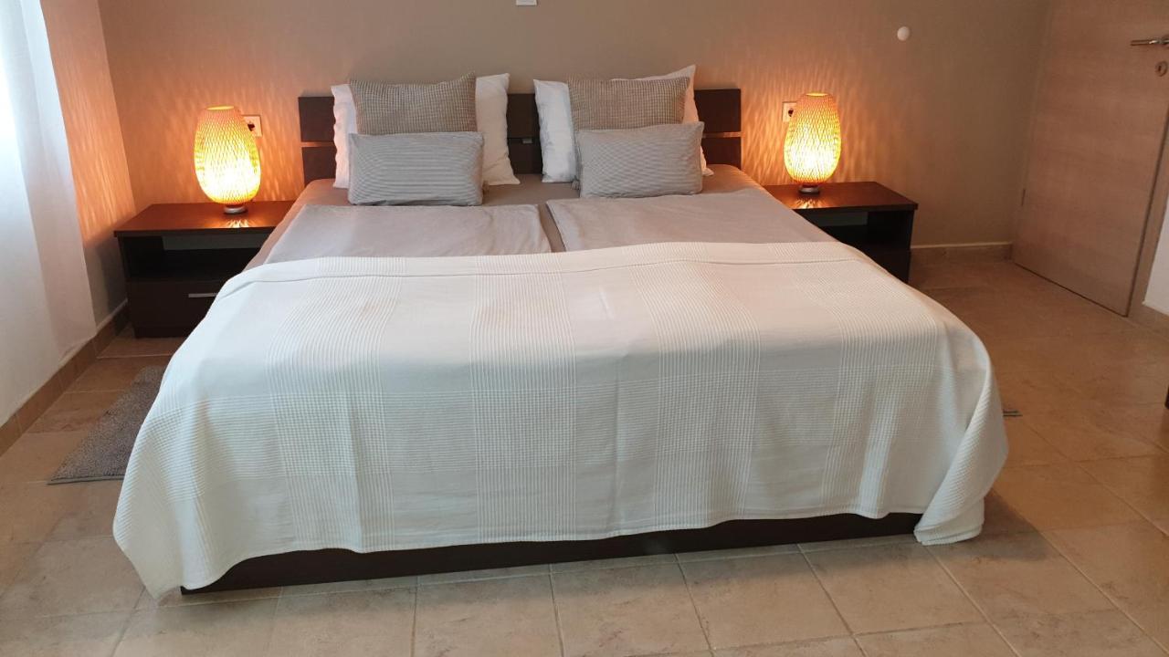 Apartments Suha Punta - Villa Babalonija Kampor Екстериор снимка