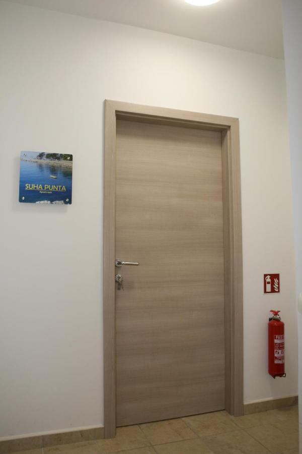 Apartments Suha Punta - Villa Babalonija Kampor Екстериор снимка